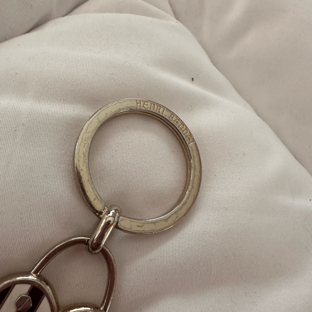 Heart-Shaped Black and White Keychain Henri Bendel - Picture 5 of 5